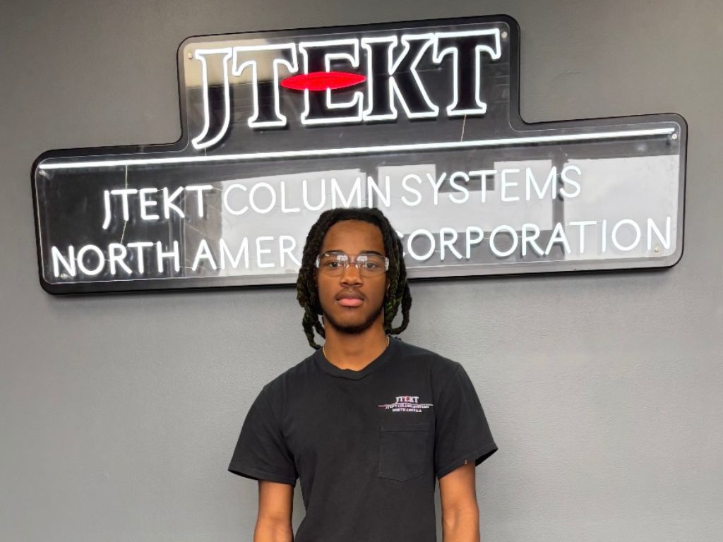 La’Traveon Sharber Gains Automotive Manufacturing Experience at JTEKT Column Systems