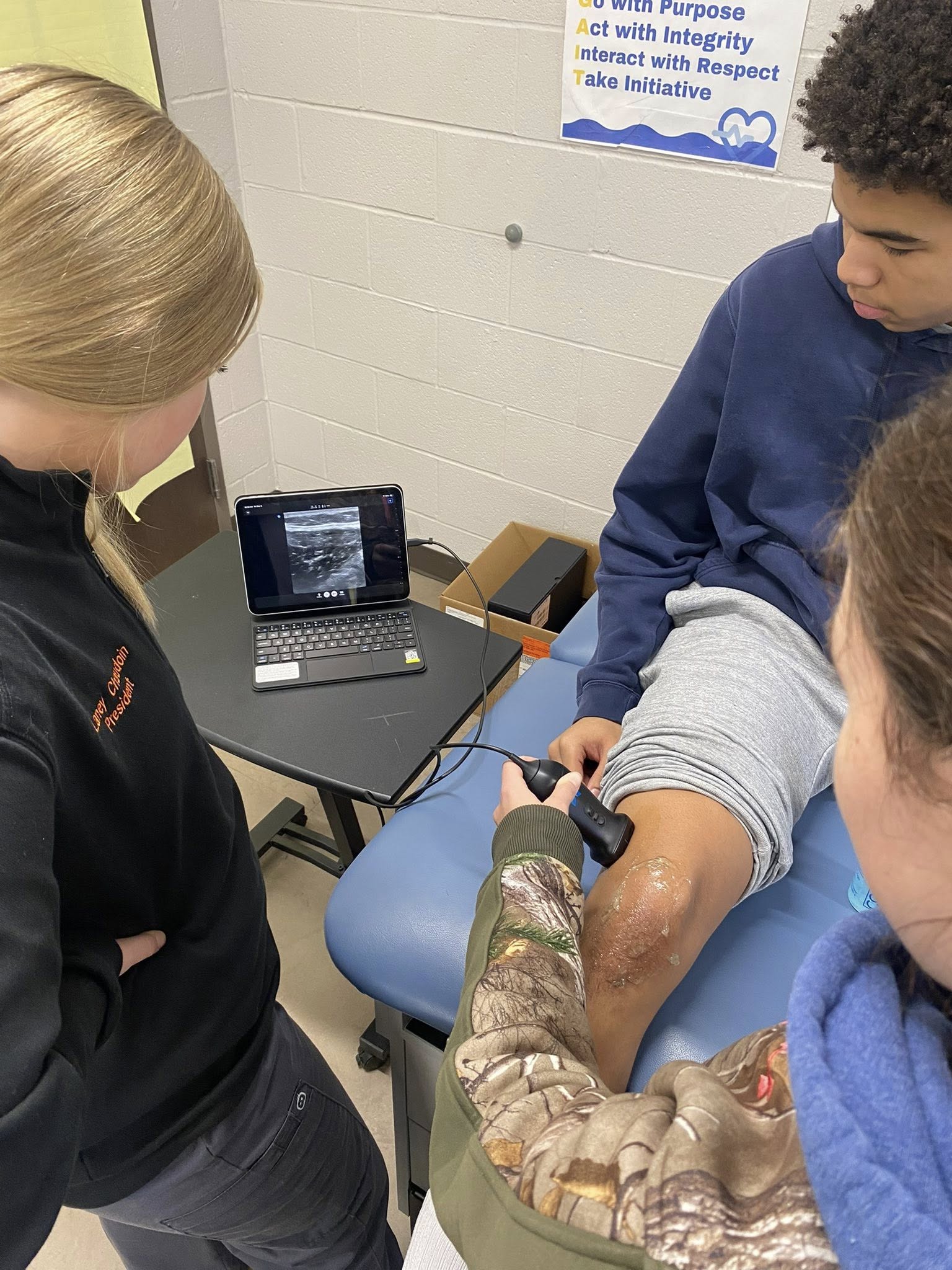Sports Medicine Scholars Gain Hands-On Experience with Advanced Imaging Technology